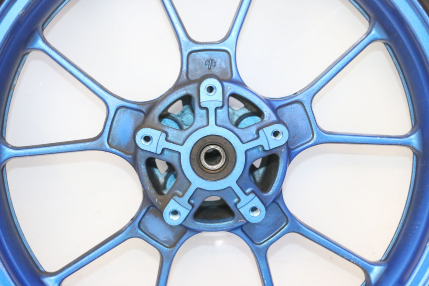 photo de LLANTA TRASERA Y NEUMÁTICO STAHO FH 50 (2018 - 2019) - Primer plano de alta resolución