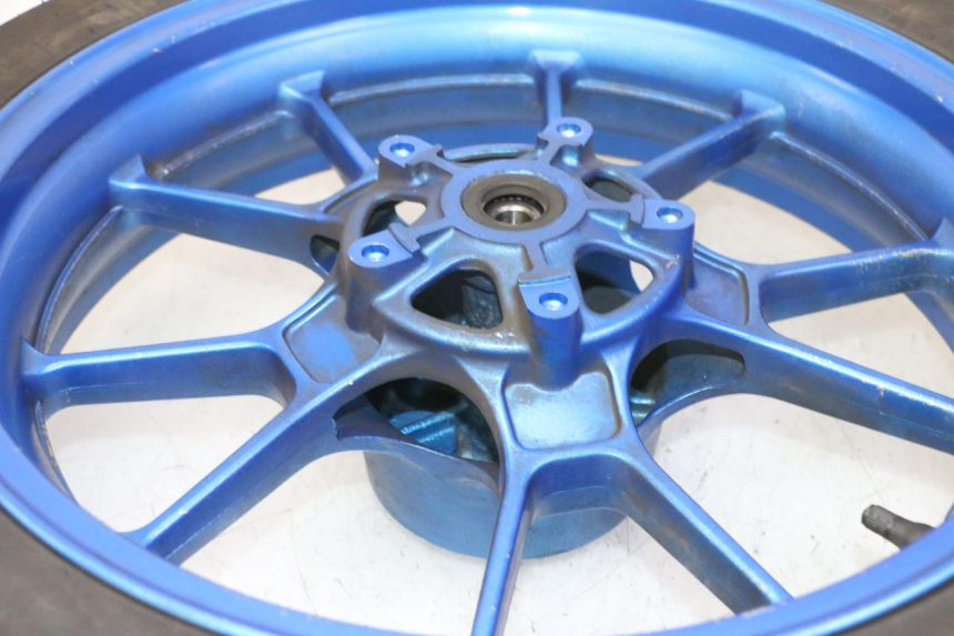 photo de LLANTA TRASERA Y NEUMÁTICO STAHO FH 50 (2018 - 2019) - Detalles de los puntos de fijación