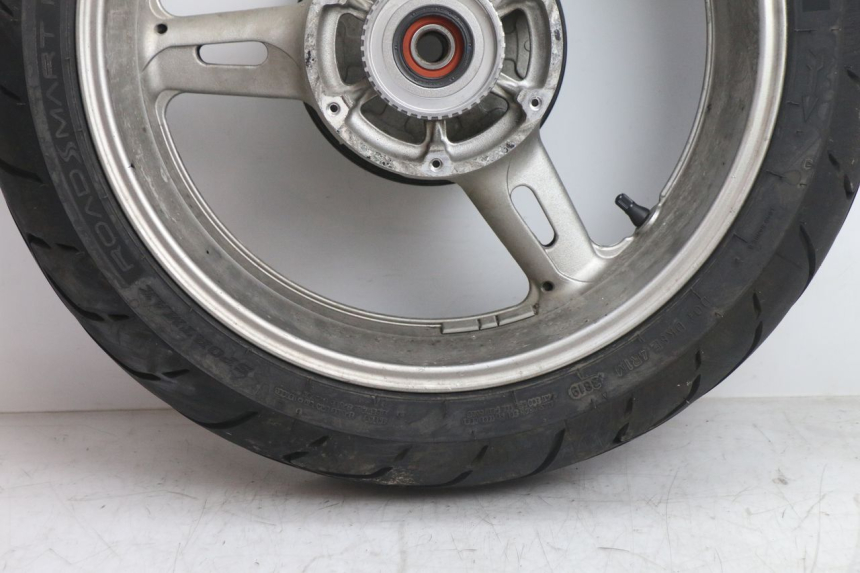 photo de LLANTA TRASERA Y NEUMÁTICO YAMAHA FJR 1300 (2001 - 2005) - Zoom estado de uso