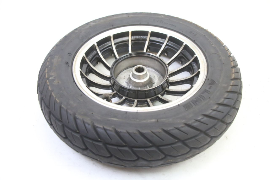 photo de RINDE TRASERA Y NEUMÁTICO VENESI FLY RETRO 4T 50 (2020 - 2025) - Detalles de los puntos de fijación