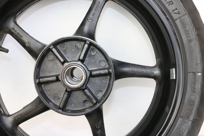 photo de LLANTA TRASERA Y NEUMÁTICO YAMAHA FZ6 FAZER S2 600 (2007 - 2011) - Otra perspectiva