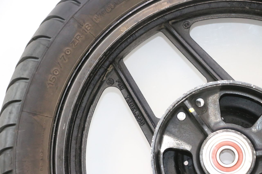 photo de LLANTA TRASERA Y NEUMÁTICO KAWASAKI GPX F ZX750F 750 (1986 - 1990) - Características distintivas