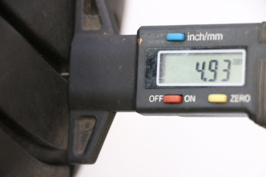 photo de LLANTA TRASERA Y NEUMÁTICO KAWASAKI GPX F ZX750F 750 (1986 - 1990) - Zoom estado de uso