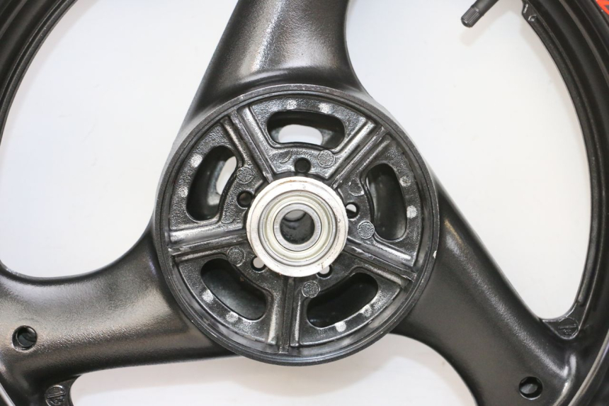 photo de LLANTA TRASERA Y NEUMÁTICO SUZUKI GSF N BANDIT 600 (1996 - 1999) - Inspección visual detallada