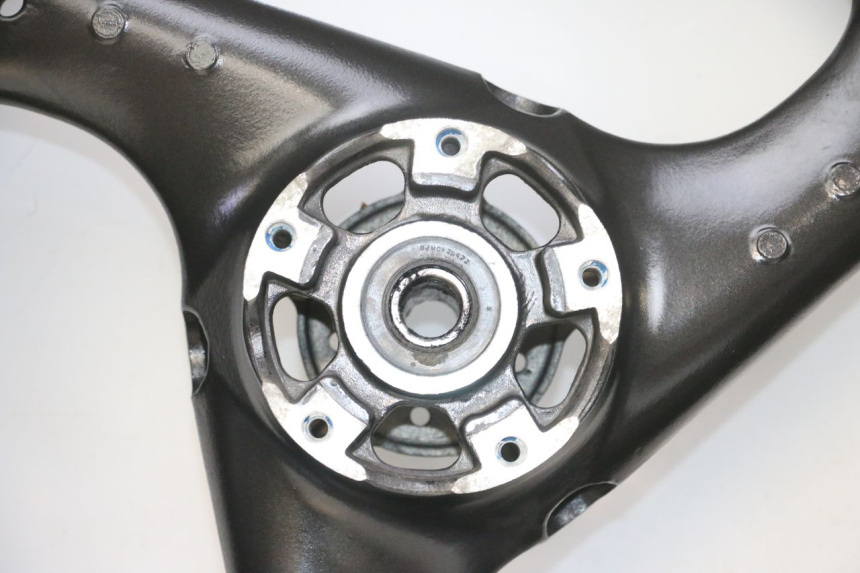 photo de LLANTA TRASERA Y NEUMÁTICO SUZUKI GSF N BANDIT 600 (1996 - 1999) - Vista principal