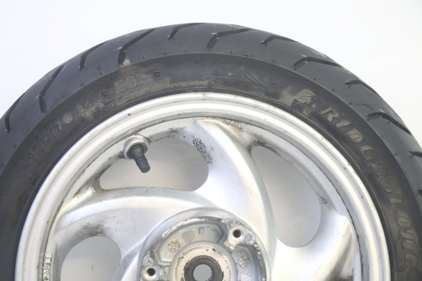 photo de LLANTA TRASERA Y NEUMÁTICO SYM GTS EVO 125 (2009 - 2013) - Detalle de la pieza