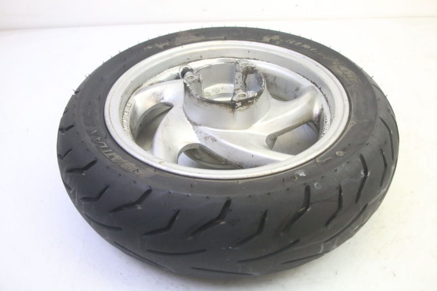 photo de LLANTA TRASERA Y NEUMÁTICO SYM GTS EVO 125 (2009 - 2013) - Marcados y referencias originales