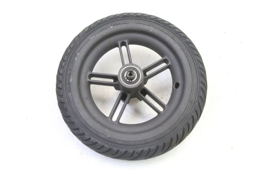 photo de LLANTA TRASERA Y NEUMÁTICO XIAOMI MI PRO 2 1 - Primer plano técnico