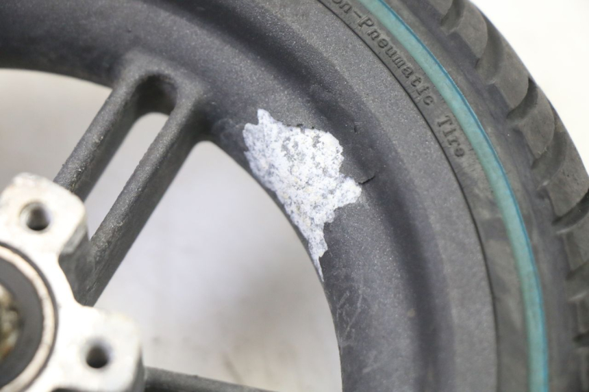 photo de LLANTA TRASERA Y NEUMÁTICO XIAOMI MI PRO 2 1 - Primer plano técnico