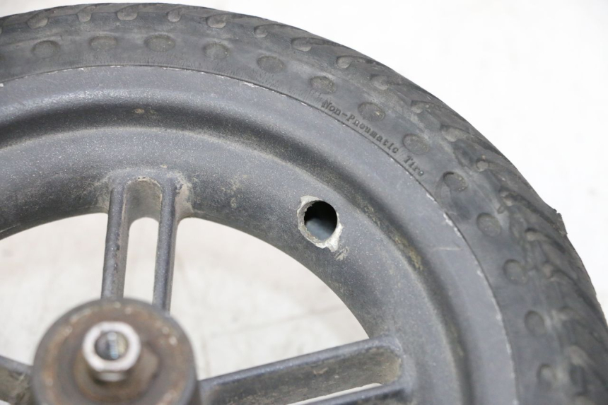 photo de LLANTA TRASERA Y NEUMÁTICO XIAOMI MI PRO 2 1 - Detalles de los puntos de fijación