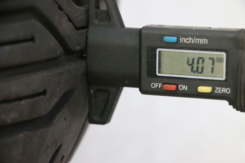 photo de LLANTA TRASERA Y NEUMÁTICO PIAGGIO MP3 HPE 310 (2024 - 2025) - Detalle de la pieza