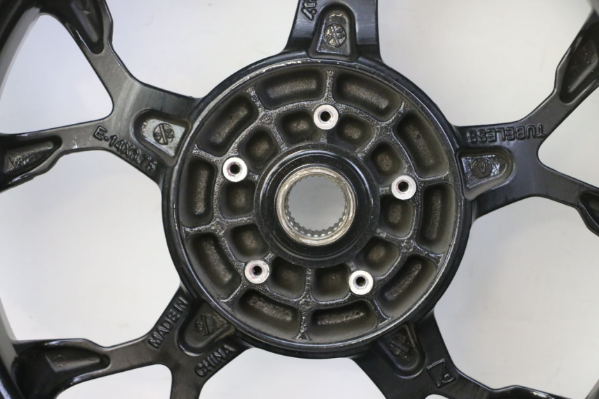 photo de LLANTA TRASERA Y NEUMÁTICO PIAGGIO MP3 HPE 310 (2024 - 2025) - Otra vista del artículo