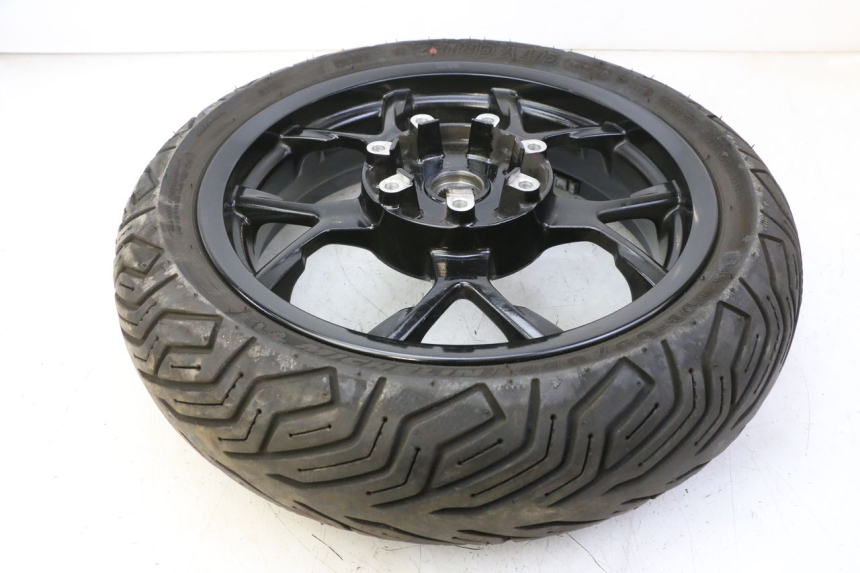 photo de LLANTA TRASERA Y NEUMÁTICO PIAGGIO MP3 HPE 310 (2024 - 2025) - Detalles de los puntos de fijación