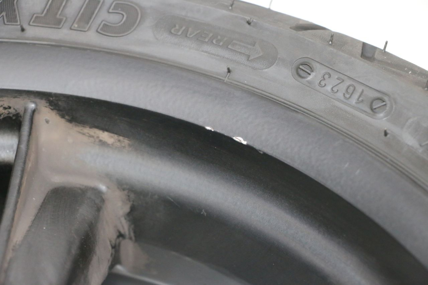 photo de LLANTA TRASERA Y NEUMÁTICO PIAGGIO MP3 HPE 300 (2019 - 2026) - Otra perspectiva