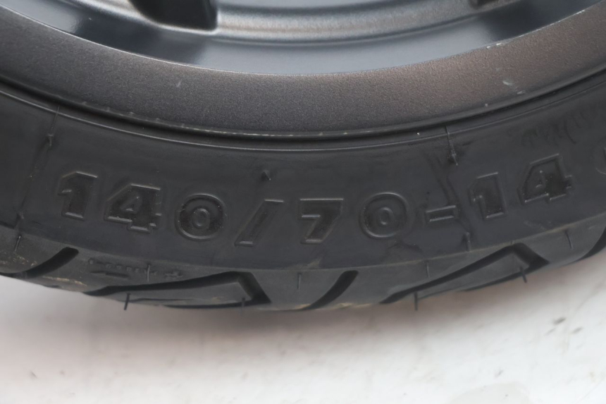 photo de LLANTA TRASERA Y NEUMÁTICO PIAGGIO MP3 HPE 530 (2022 - 2026) - Perfil de la pieza de repuesto