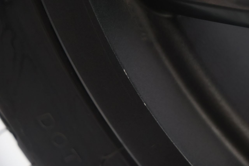 photo de LLANTA TRASERA Y NEUMÁTICO PIAGGIO MP3 HPE 530 (2022 - 2026) - Otra perspectiva