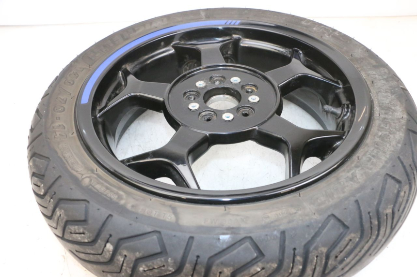 photo de LLANTA TRASERA Y NEUMÁTICO PIAGGIO MP3 500 (2016 - 2018) - Detalles de los puntos de fijación