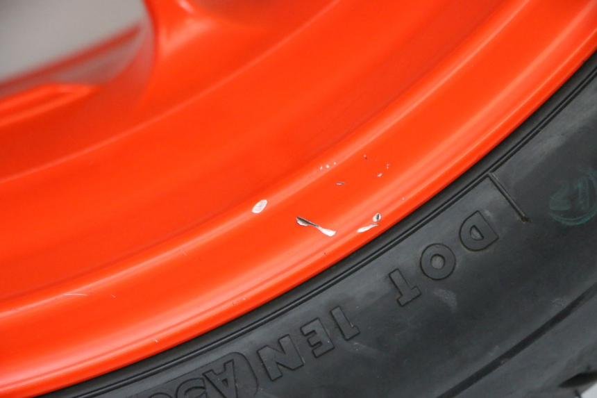 photo de LLANTA TRASERA Y NEUMÁTICO YAMAHA MT-07 MT07 ABS 700 (2018 - 2020) - Primer plano de alta resolución