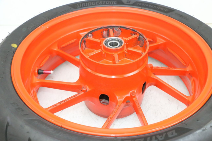 photo de LLANTA TRASERA Y NEUMÁTICO YAMAHA MT-07 MT07 ABS 700 (2018 - 2020) - Primer plano técnico