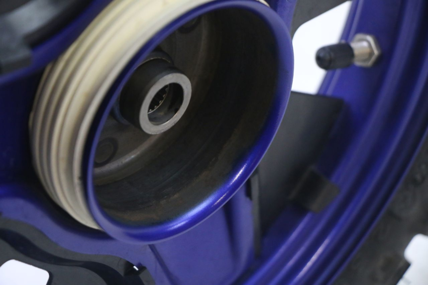 photo de LLANTA TRASERA Y NEUMÁTICO YAMAHA PW 50 (1984 - 2025) - Características distintivas