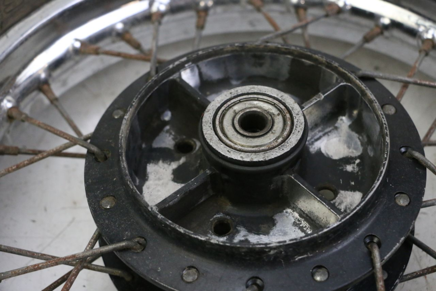 photo de LLANTA TRASERA Y NEUMÁTICO YAMAHA PW 80 (1983 - 2014) - Detalle de la pieza