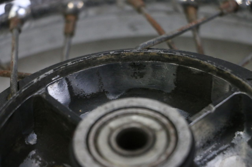 photo de LLANTA TRASERA Y NEUMÁTICO YAMAHA PW 80 (1983 - 2014) - Otra perspectiva