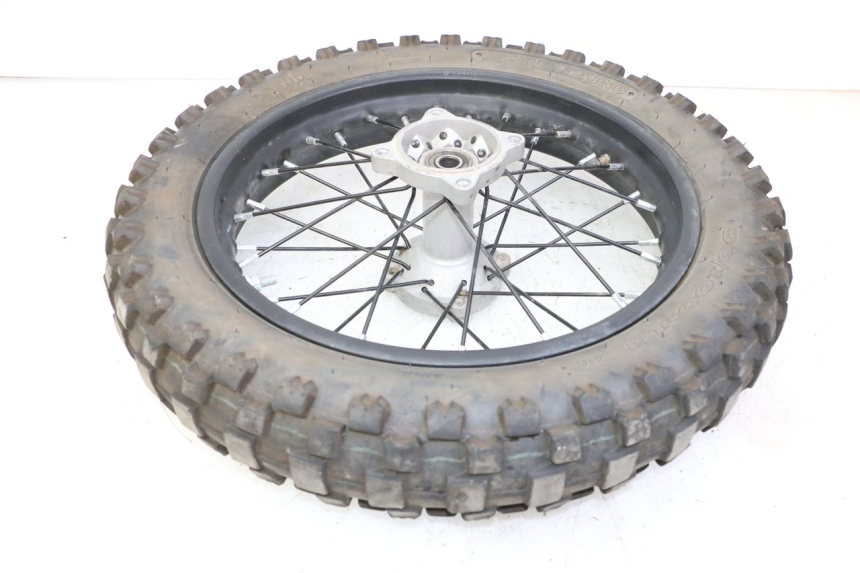 photo de LLANTA TRASERA Y NEUMÁTICO APOLLO RFZ 125 - Detalles de los puntos de fijación