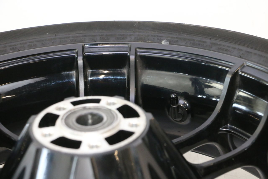 photo de LLANTA TRASERA Y NEUMÁTICO HARLEY DAVIDSON ROAD GLIDE FLTRXSE 1920 (2018 - 2022) - Características distintivas