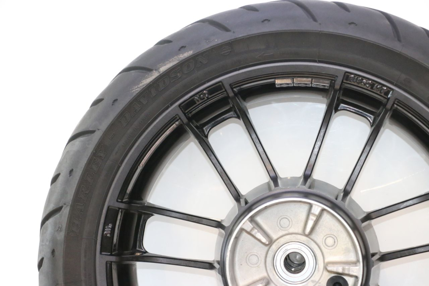 photo de LLANTA TRASERA Y NEUMÁTICO HARLEY DAVIDSON ROAD GLIDE FLTRXSE 1920 (2018 - 2022) - Estado de la superficie y material
