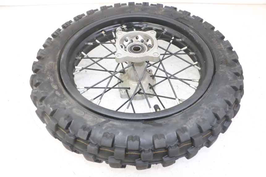 photo de LLANTA TRASERA Y NEUMÁTICO APOLLO RXF 125 - Estado de la superficie y material