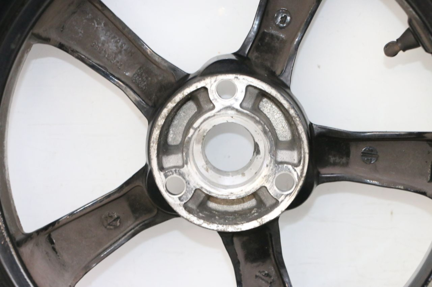 photo de LLANTA TRASERA Y NEUMÁTICO PEUGEOT SATELIS 125 (2013 - 2018) - Características distintivas