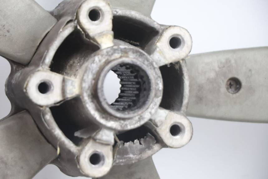 photo de LLANTA TRASERA Y NEUMÁTICO APRILIA SCARABEO GT 125 (1999 - 2007) - Características distintivas