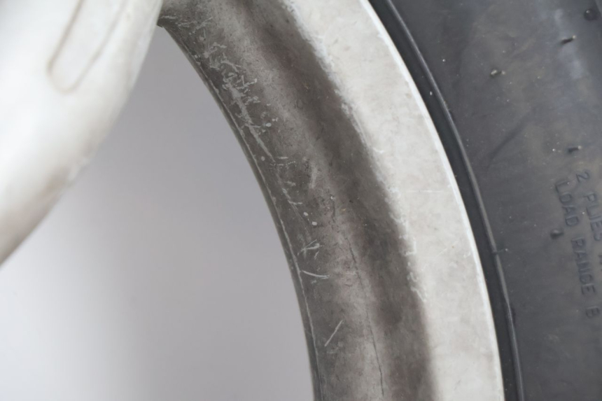 photo de LLANTA TRASERA Y NEUMÁTICO APRILIA SCARABEO GT 125 (1999 - 2007) - Detalles de los puntos de fijación