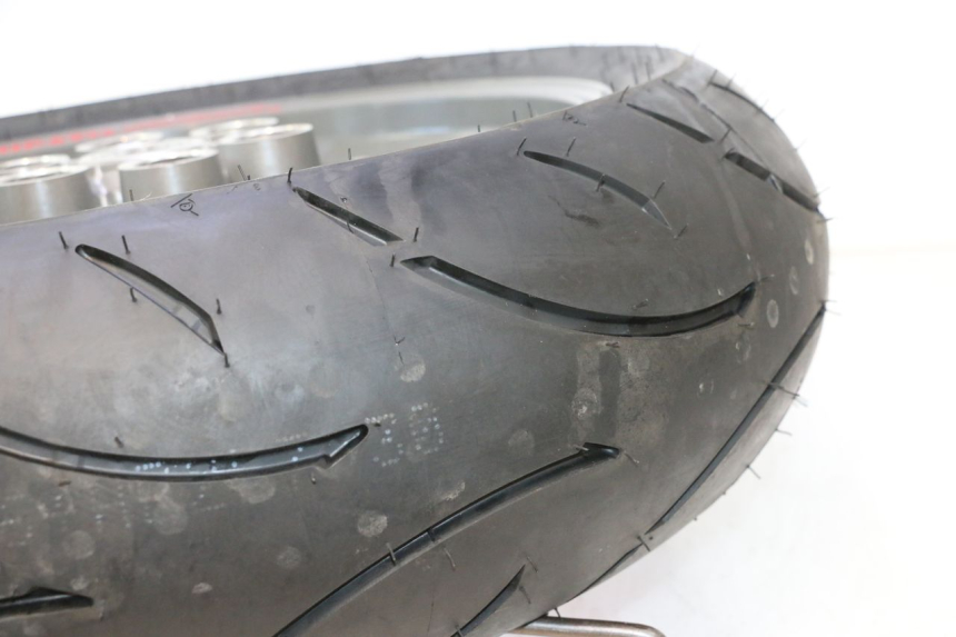 photo de LLANTA TRASERA Y NEUMÁTICO DUCATI SS IE DS CARENEE 1000 (2002 - 2006) - Detalles de los puntos de fijación