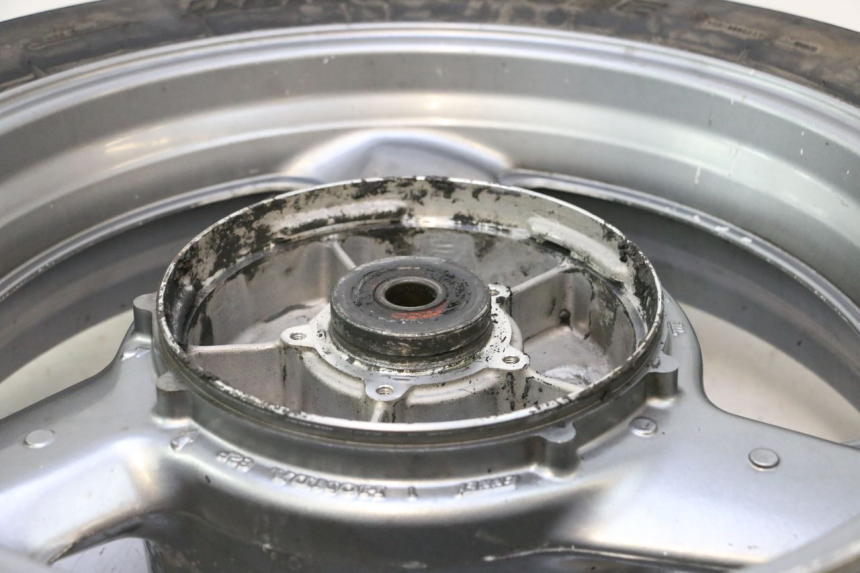 photo de LLANTA TRASERA Y NEUMÁTICO HONDA ST PAN EUROPEAN 1100 (1990 - 2002) - Otra perspectiva