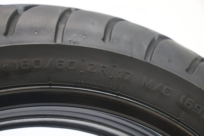 photo de LLANTA TRASERA Y NEUMÁTICO SUZUKI GSX F GSXF 650 (2007 - 2015) - Zoom sobre los componentes