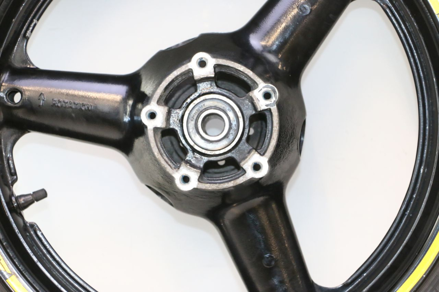 photo de LLANTA TRASERA Y NEUMÁTICO SUZUKI SV S 650 (2003 - 2009) - Zoom sobre los componentes
