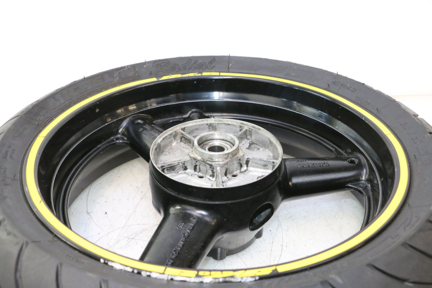 photo de LLANTA TRASERA Y NEUMÁTICO SUZUKI SV S 650 (2003 - 2009) - Zoom estado de uso