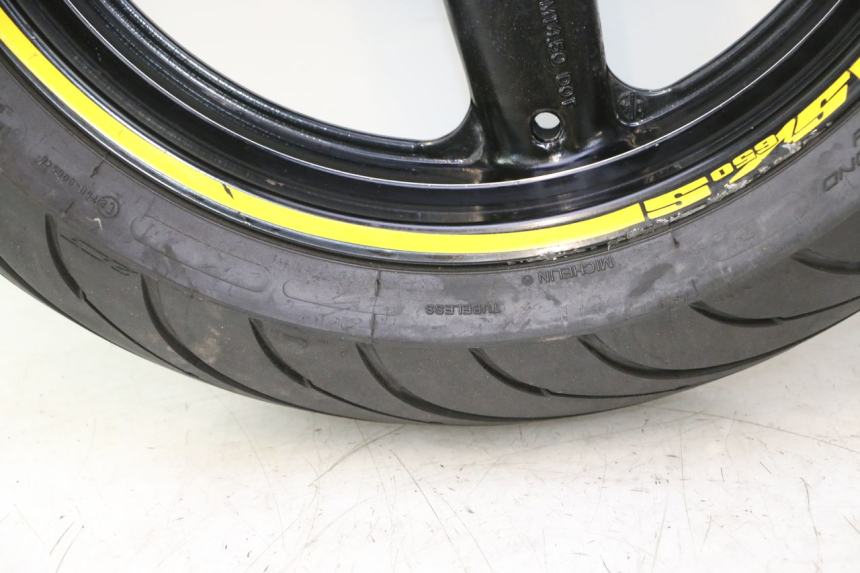 photo de LLANTA TRASERA Y NEUMÁTICO SUZUKI SV S 650 (2003 - 2009) - Estado de la superficie y material