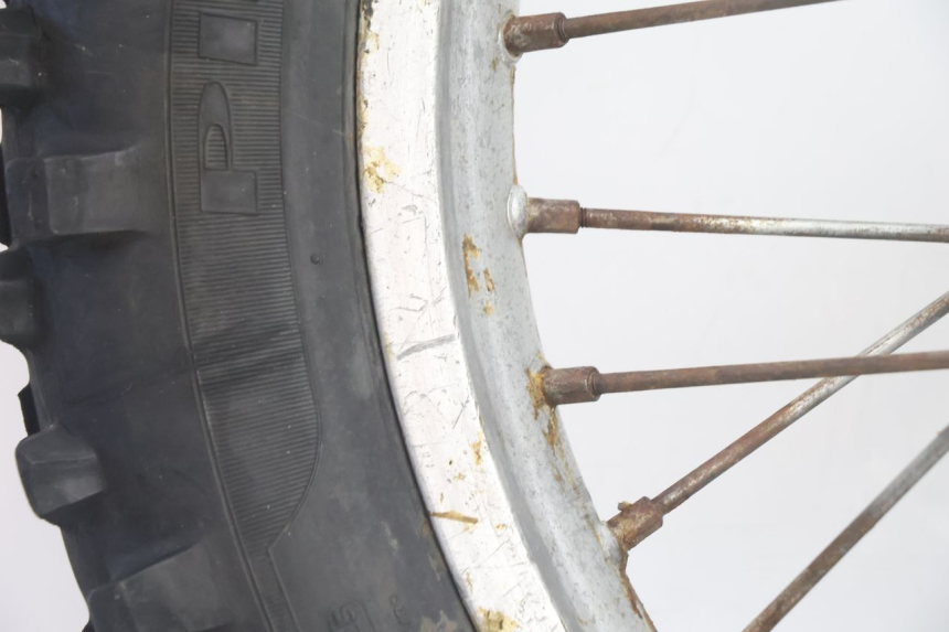 photo de LLANTA TRASERA Y NEUMÁTICO HUSABERG TE 250 (2011 - 2014) - Primer plano técnico