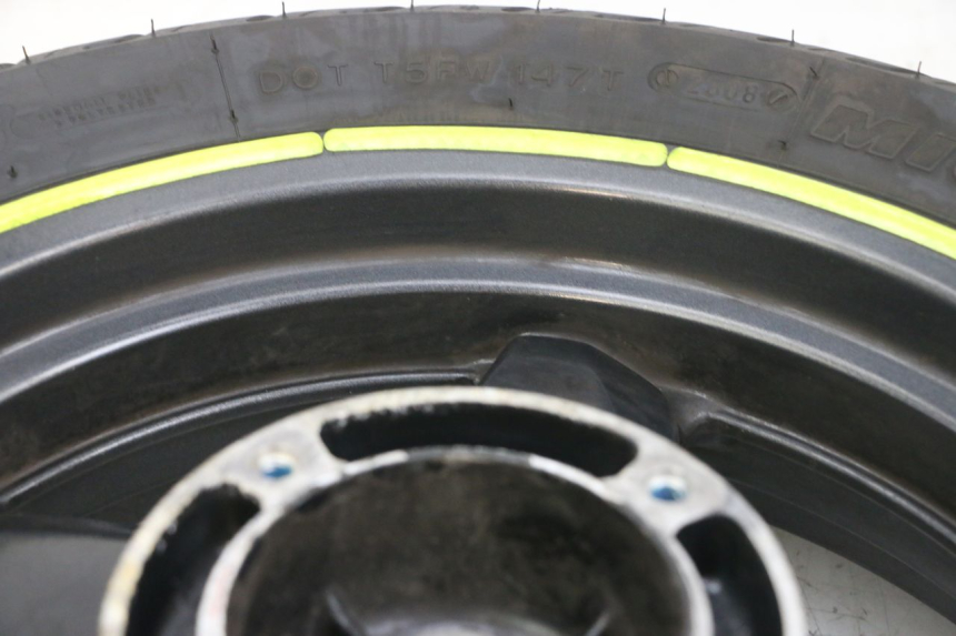 photo de LLANTA TRASERA Y NEUMÁTICO YAMAHA XMAX X-MAX 125 (2006 - 2009) - Detalles de los puntos de fijación