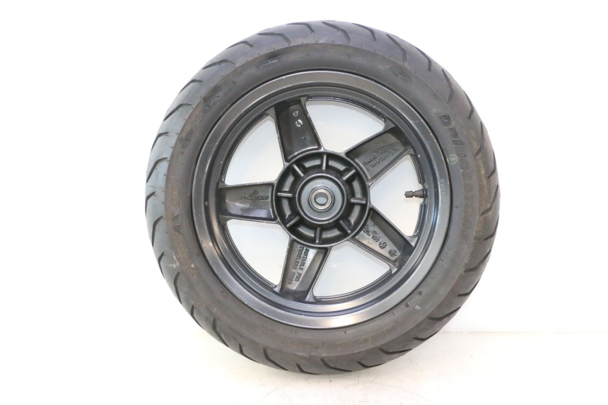 photo de LLANTA TRASERA Y NEUMÁTICO YAMAHA XMAX X-MAX 125 (2006 - 2009) - Características distintivas