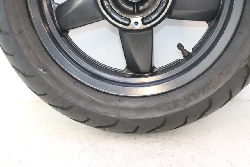 photo de LLANTA TRASERA Y NEUMÁTICO YAMAHA XMAX X-MAX 125 (2006 - 2009) - Inspección visual detallada
