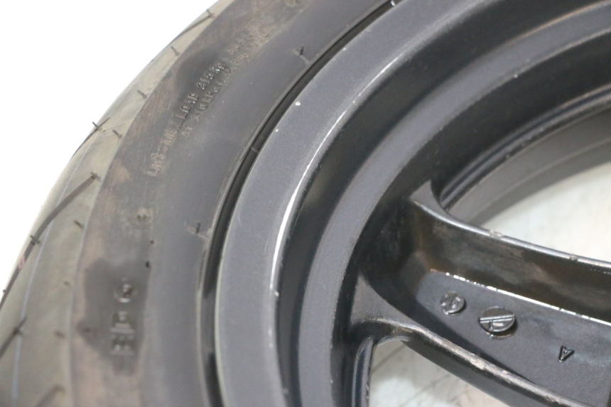 photo de LLANTA TRASERA Y NEUMÁTICO YAMAHA XMAX X-MAX 125 (2006 - 2009) - Otra perspectiva