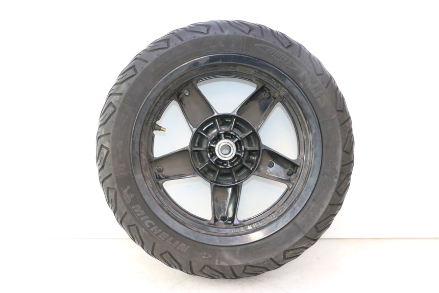 photo de LLANTA TRASERA Y NEUMÁTICO YAMAHA X-MAX XMAX 125 (2010 - 2013) - Estado de la superficie y material
