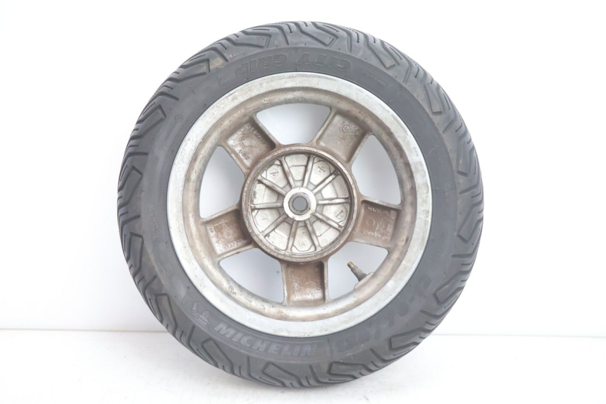 photo de LLANTA TRASERA Y NEUMÁTICO PIAGGIO X8 STREET 125 (2006 - 2007) - Estado de la superficie y material