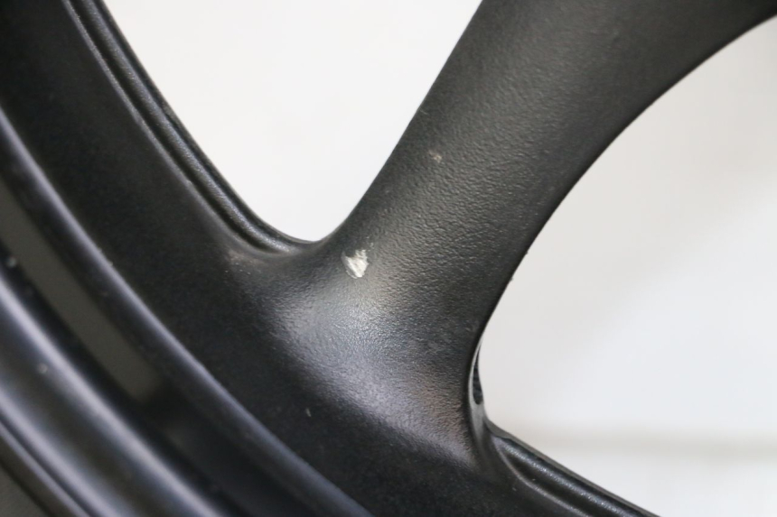 photo de LLANTA TRASERA Y NEUMÁTICO YAMAHA XJ6 ABS 600 (2008 - 2016) - Otra vista del artículo