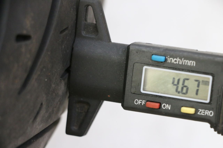 photo de LLANTA TRASERA Y NEUMÁTICO YAMAHA XJ6 ABS 600 (2008 - 2016) - Zoom estado de uso