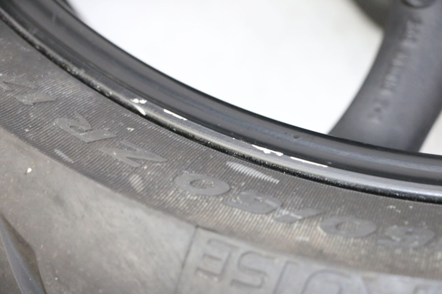 photo de LLANTA TRASERA Y NEUMÁTICO YAMAHA XJ6 ABS 600 (2008 - 2016) - Detalles de los puntos de fijación