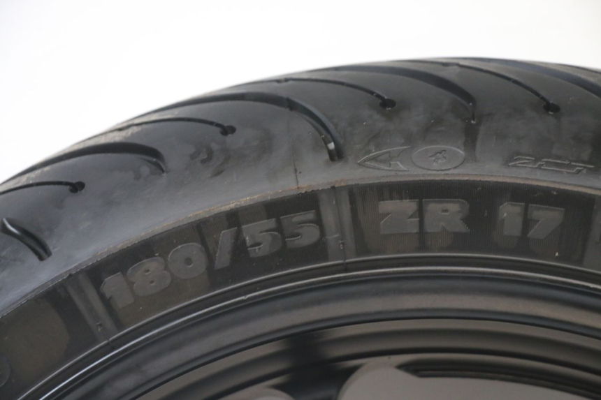 photo de LLANTA TRASERA Y NEUMÁTICO YAMAHA TRACER 7 700 (2020 - 2024) - Zoom sobre los componentes